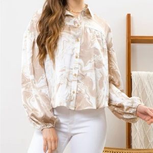 NWT- Blu Pepper Women’s Ruffle Top Swirl Pattern Tan